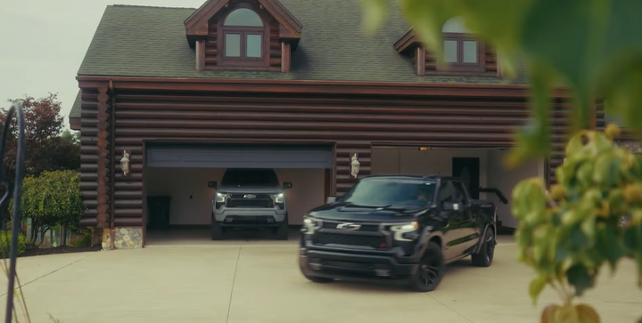 Errand Wars - Black Widow Silverado Lowered Vs. Lifted