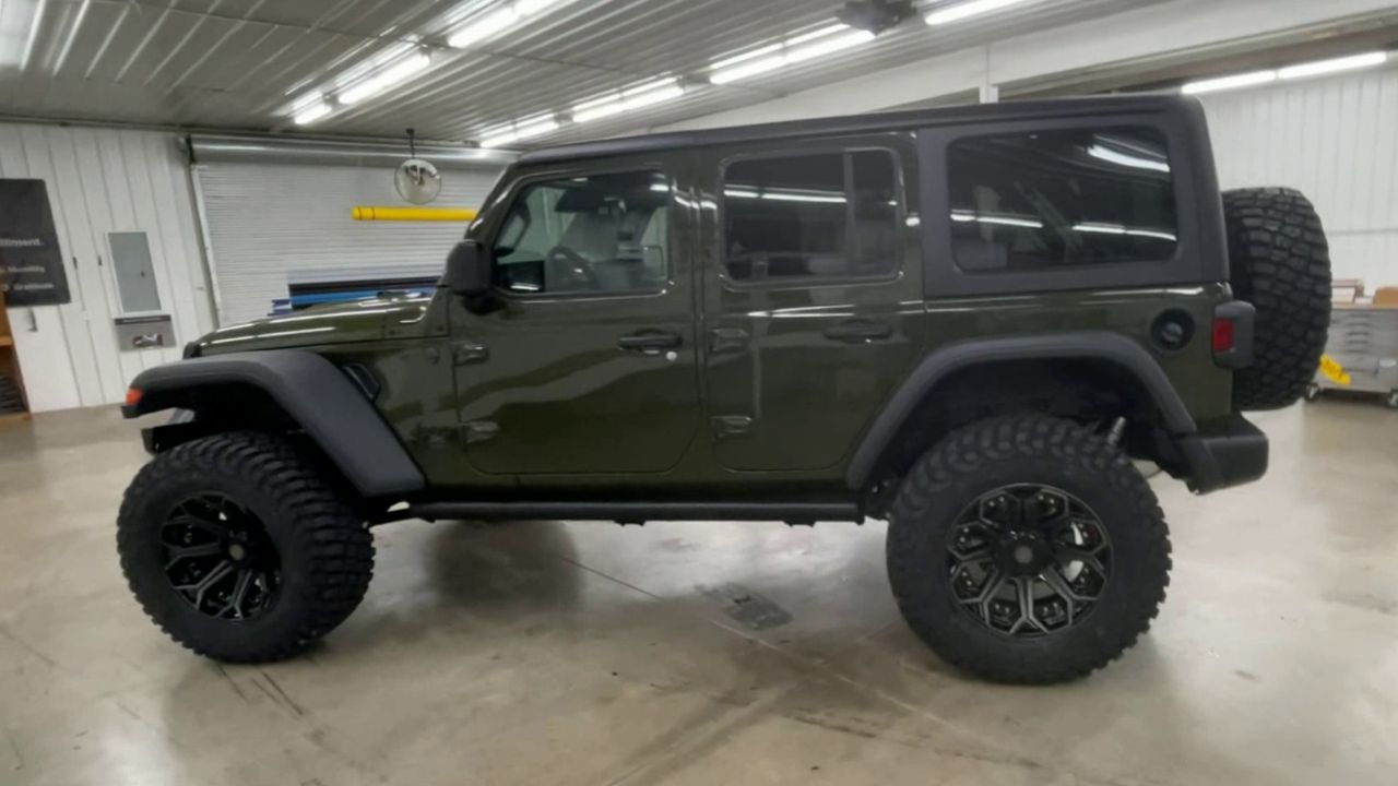 Vehicle Image 6