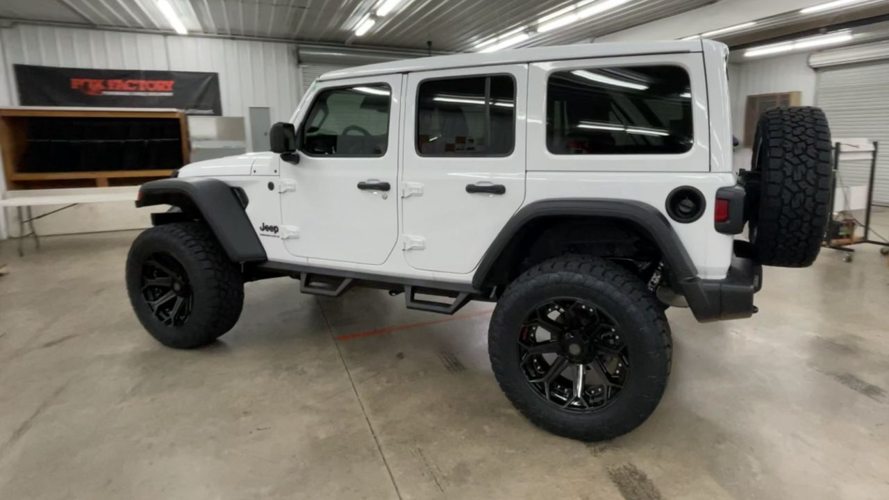 Vehicle Image 6