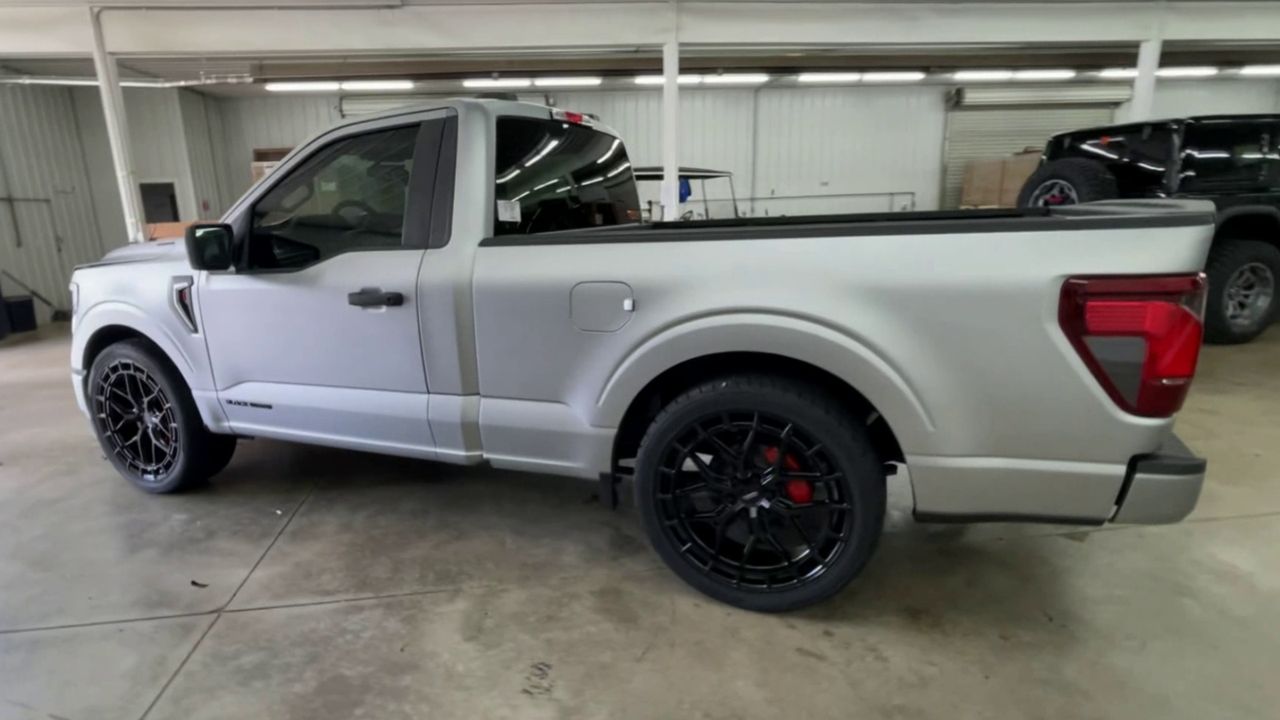 Vehicle Image 6