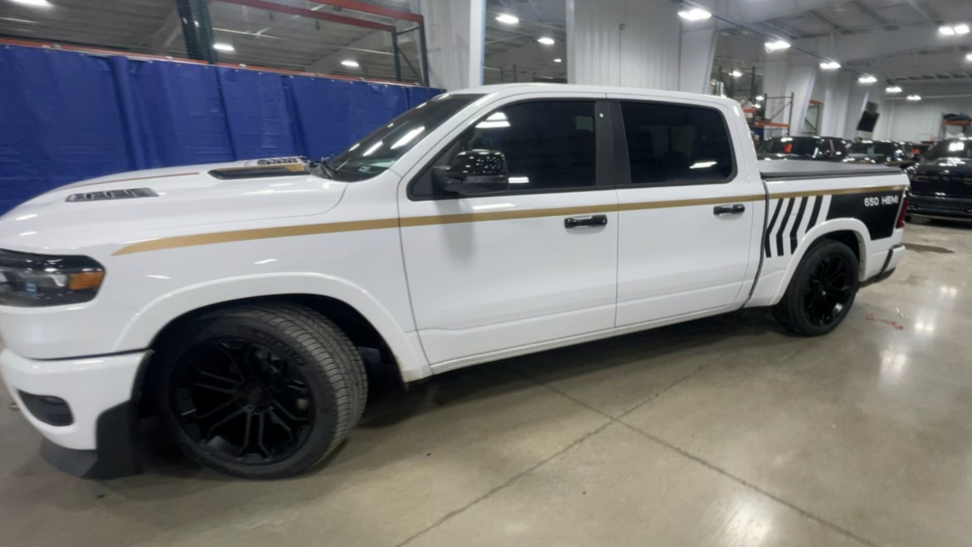 Vehicle Image 6
