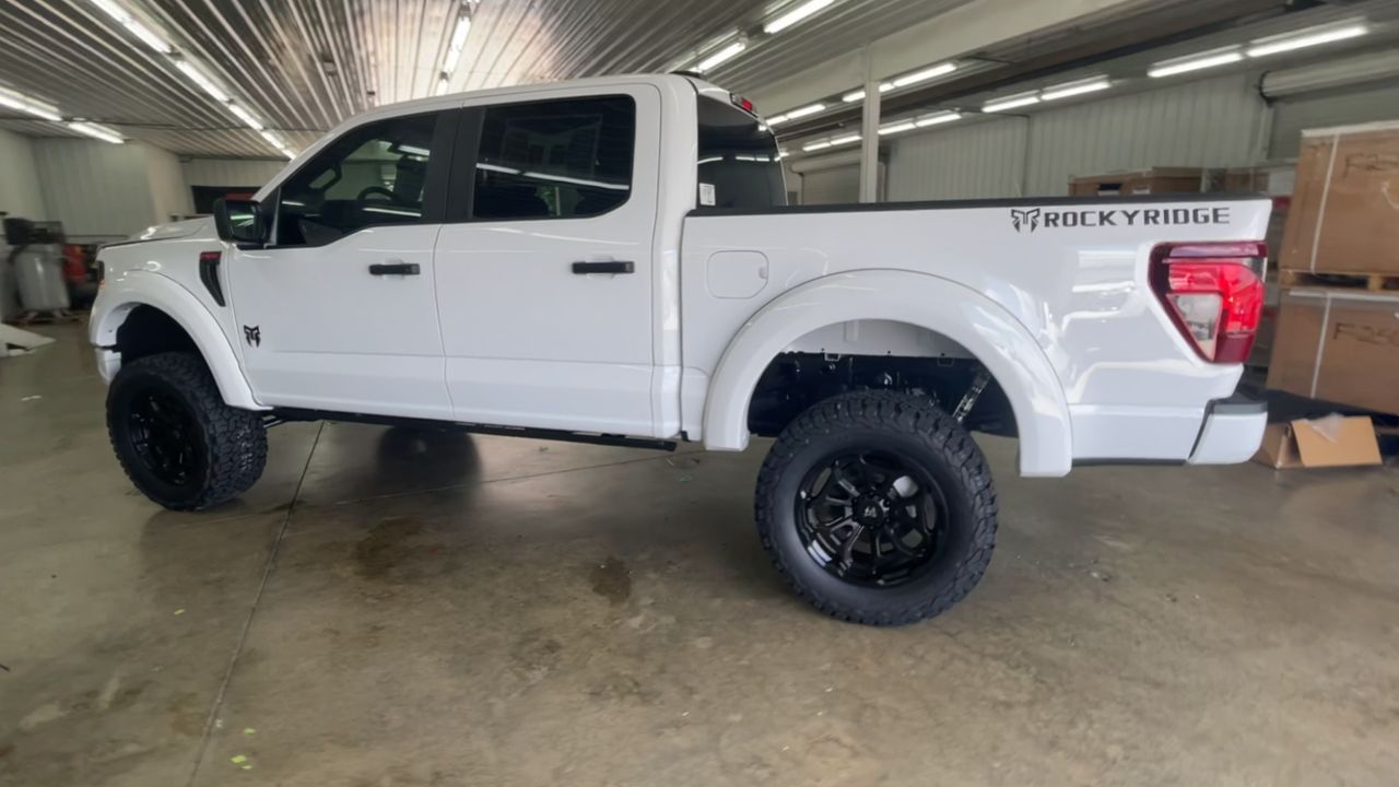 Vehicle Image 6