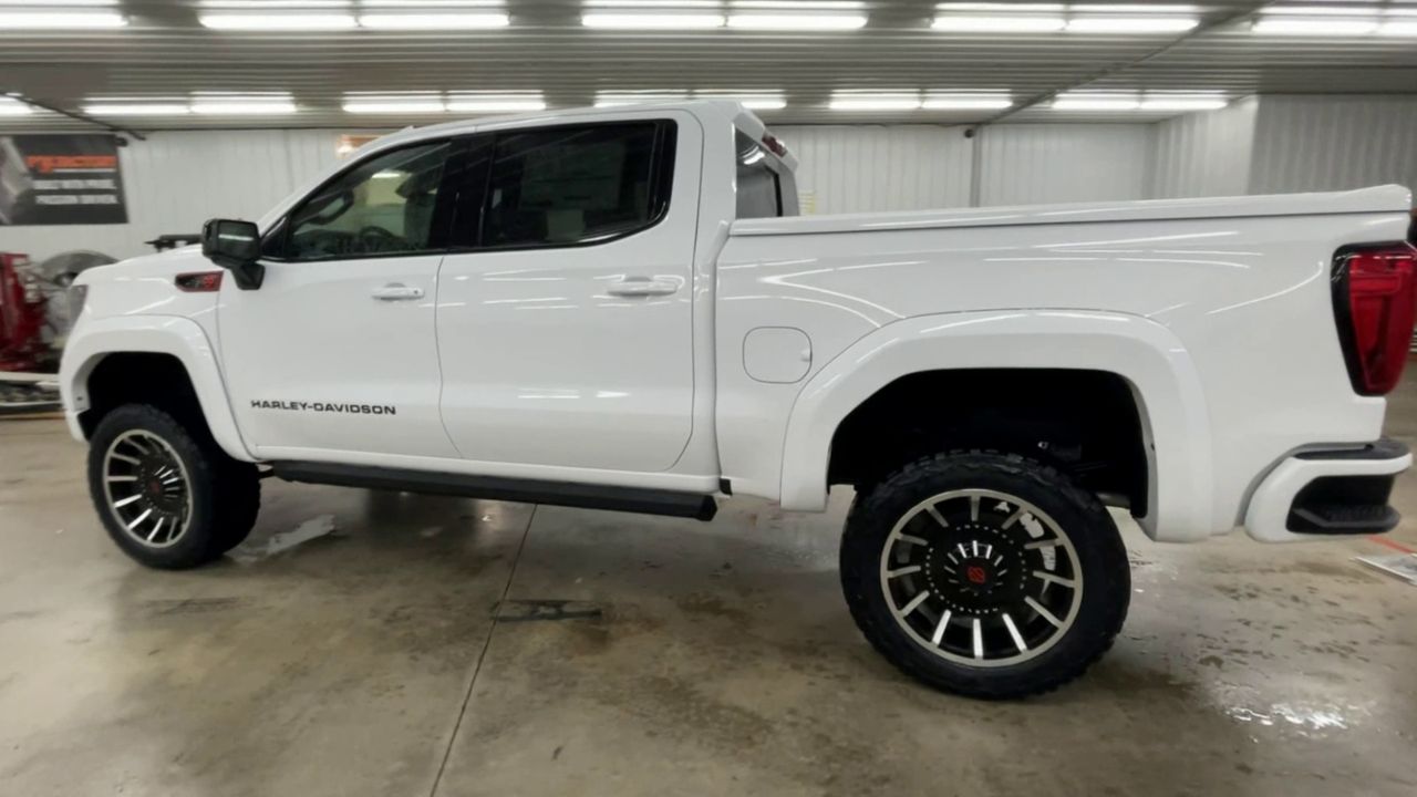 Vehicle Image 6