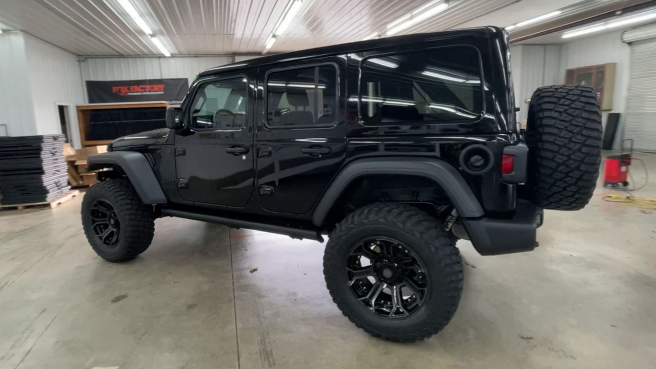 Vehicle Image 6