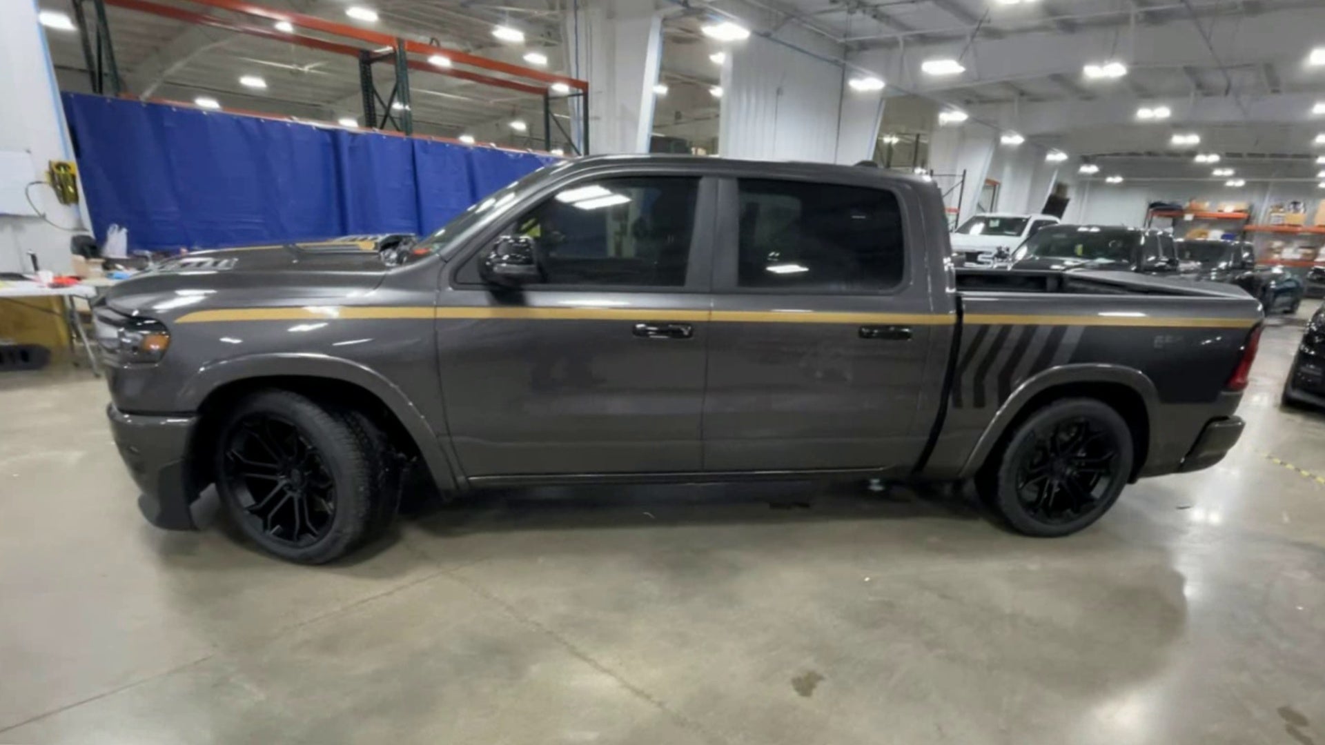 Vehicle Image 6