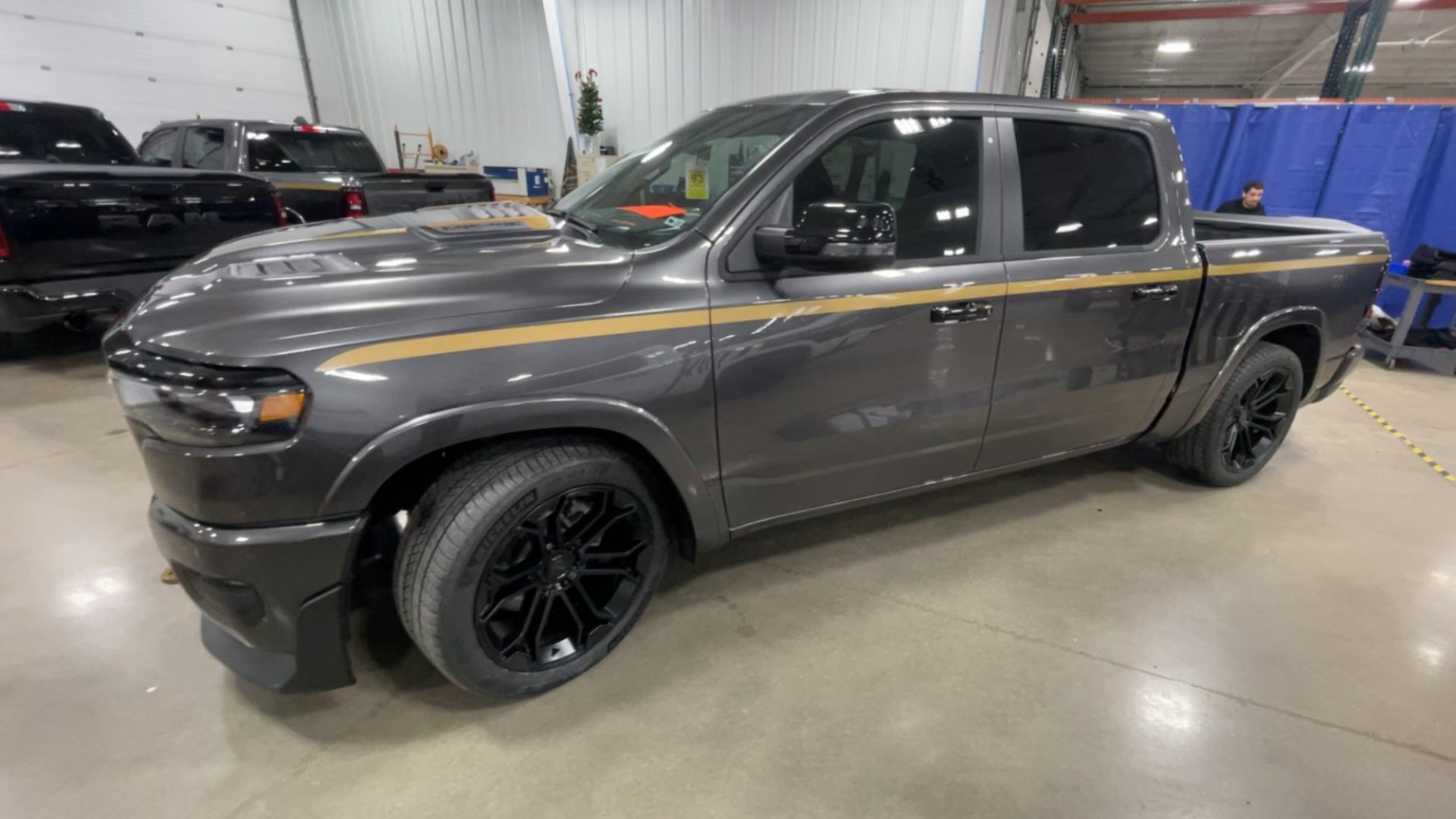 Vehicle Image 6