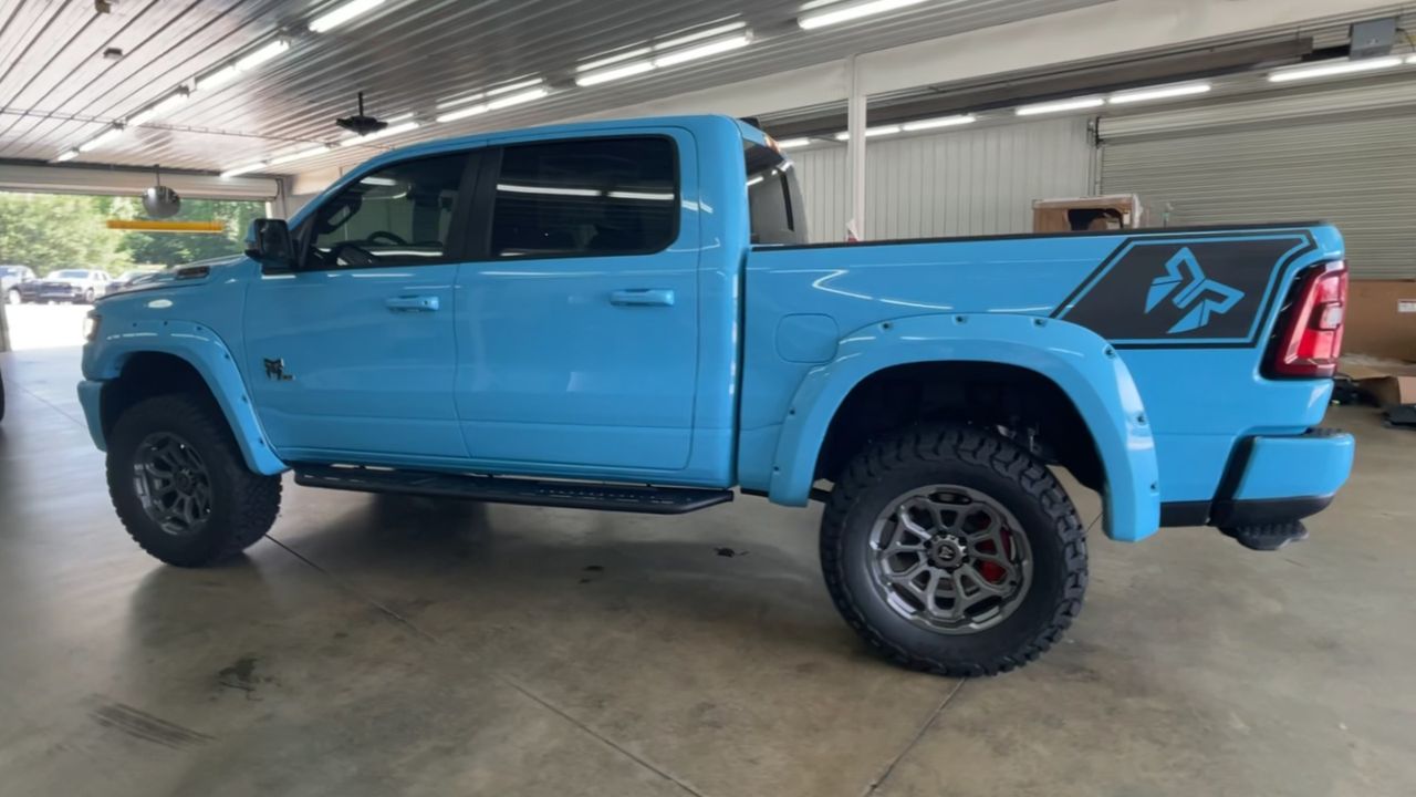 Vehicle Image 6