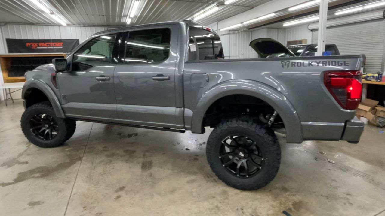 Vehicle Image 6