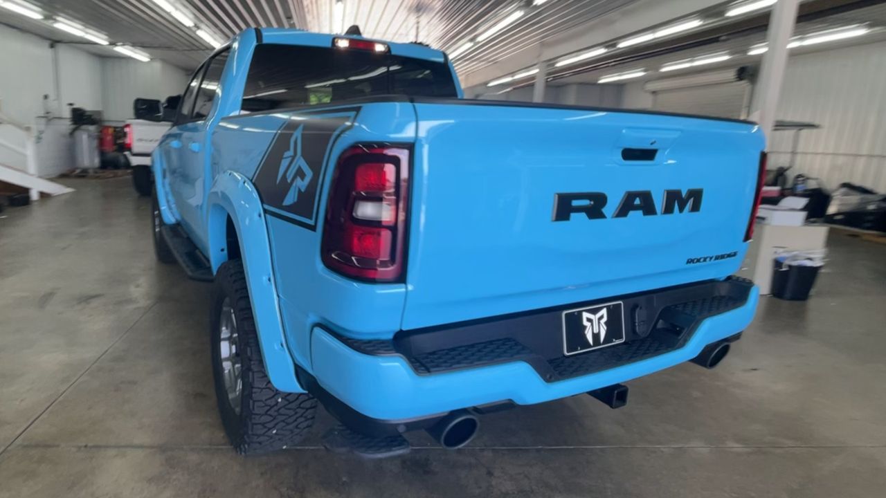 Vehicle Image 7