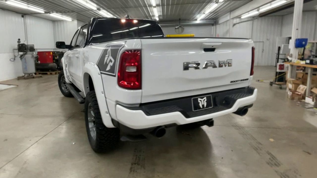 Vehicle Image 7