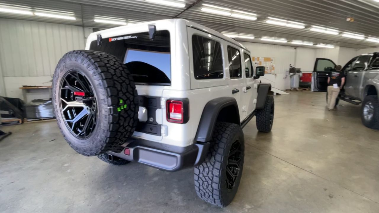 Vehicle Image 8