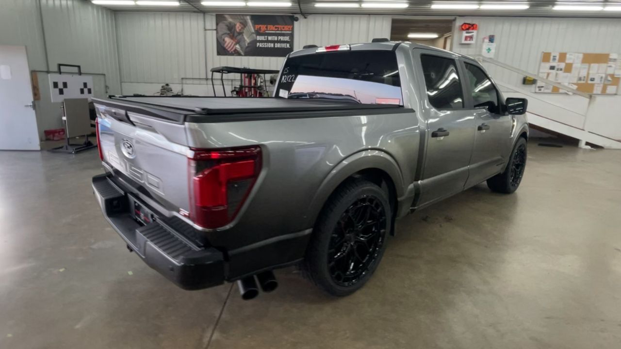 Vehicle Image 8