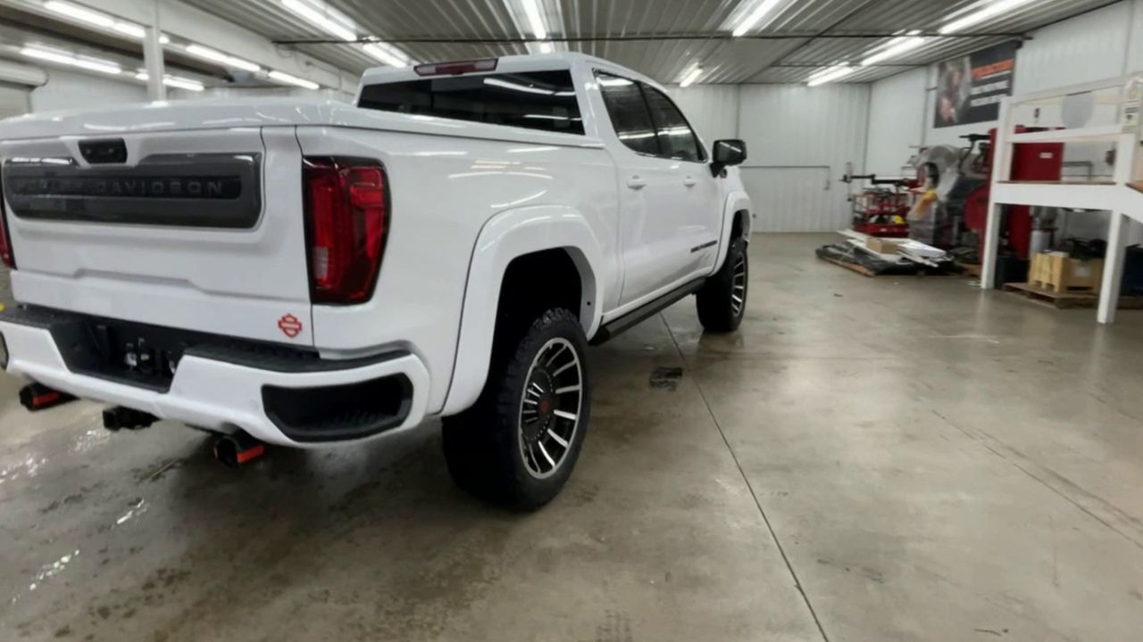 Vehicle Image 8
