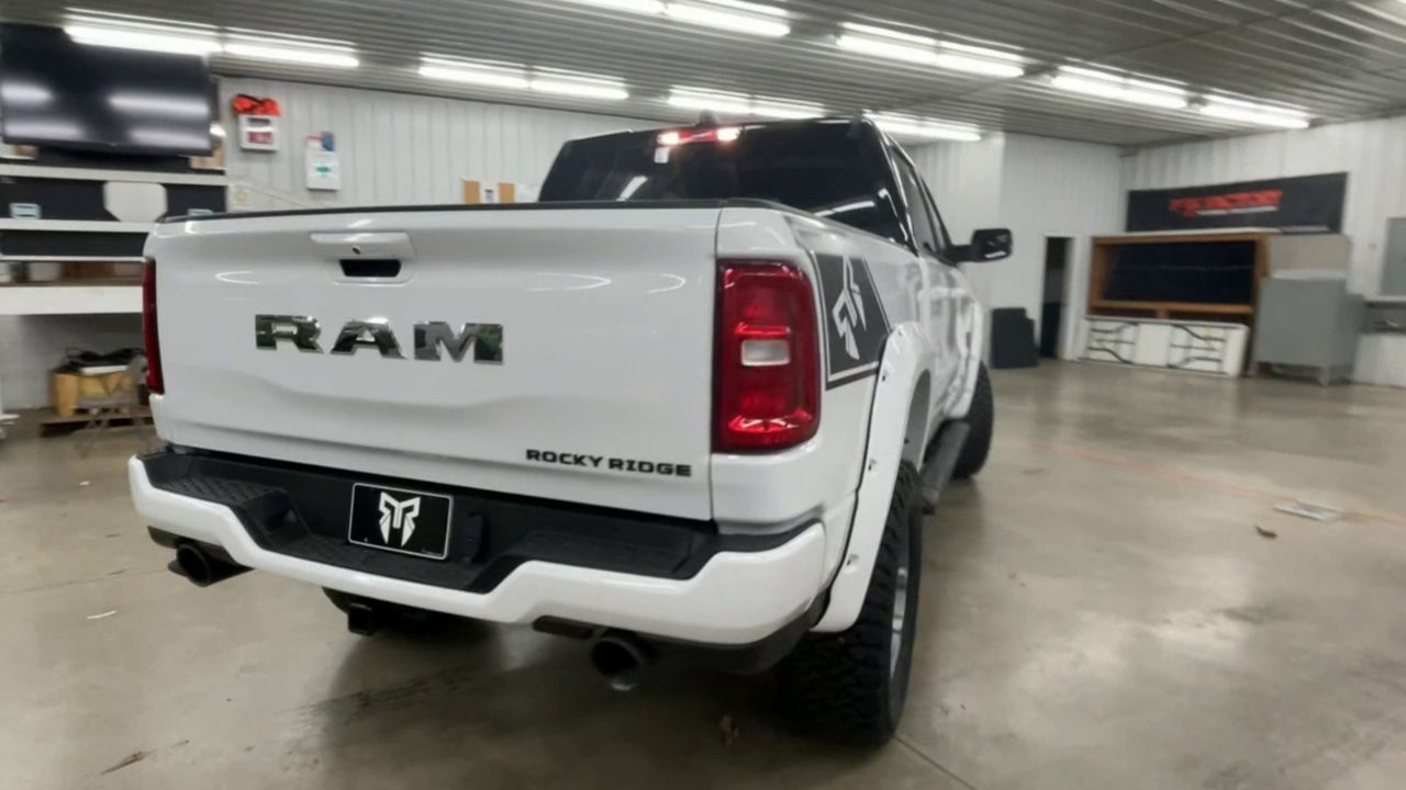 Vehicle Image 8