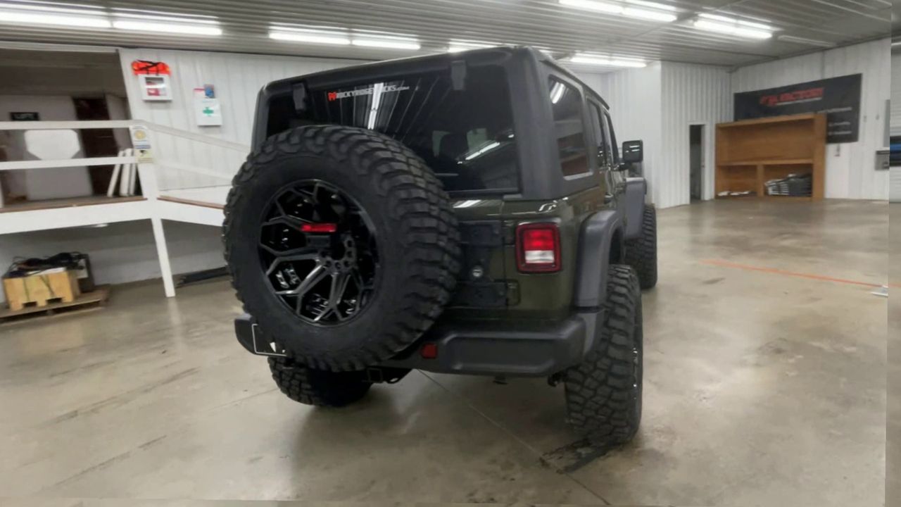 Vehicle Image 8