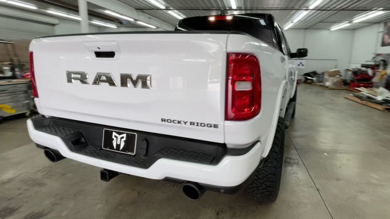Vehicle Image 8
