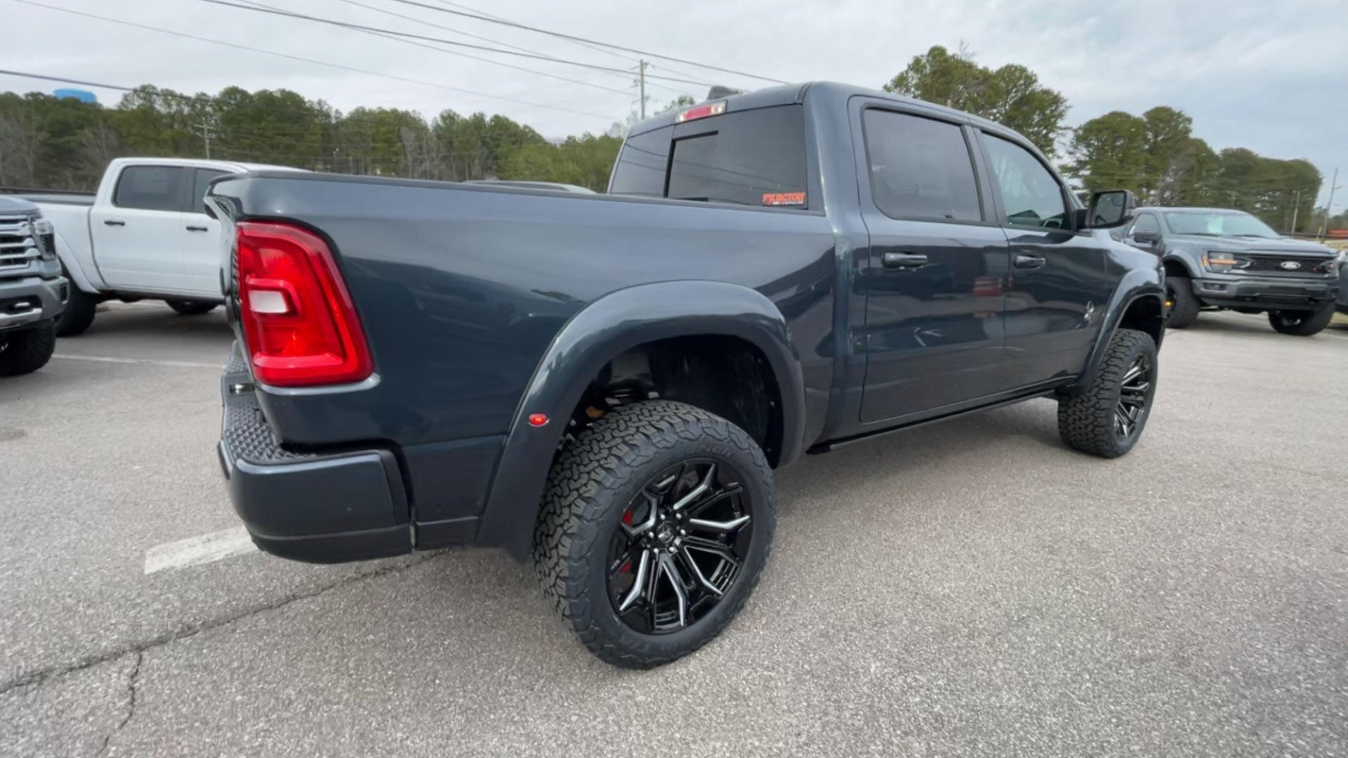 Vehicle Image 8