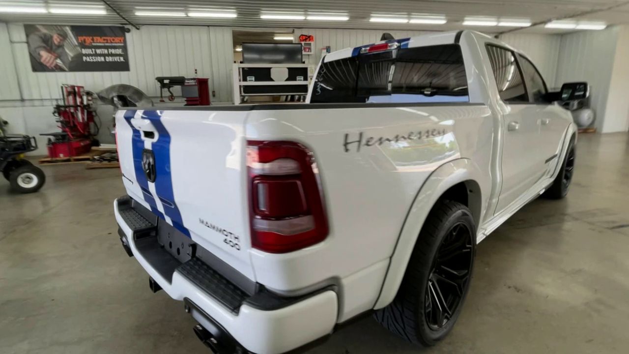 Vehicle Image 8