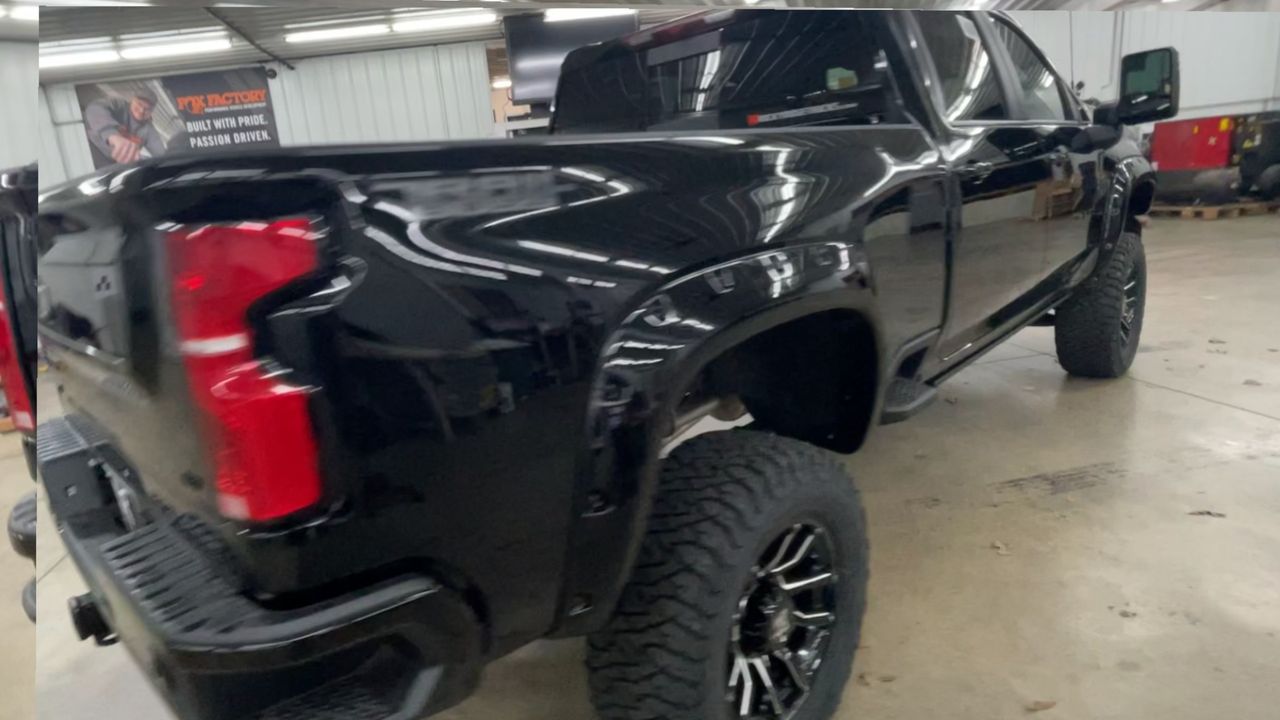 Vehicle Image 8