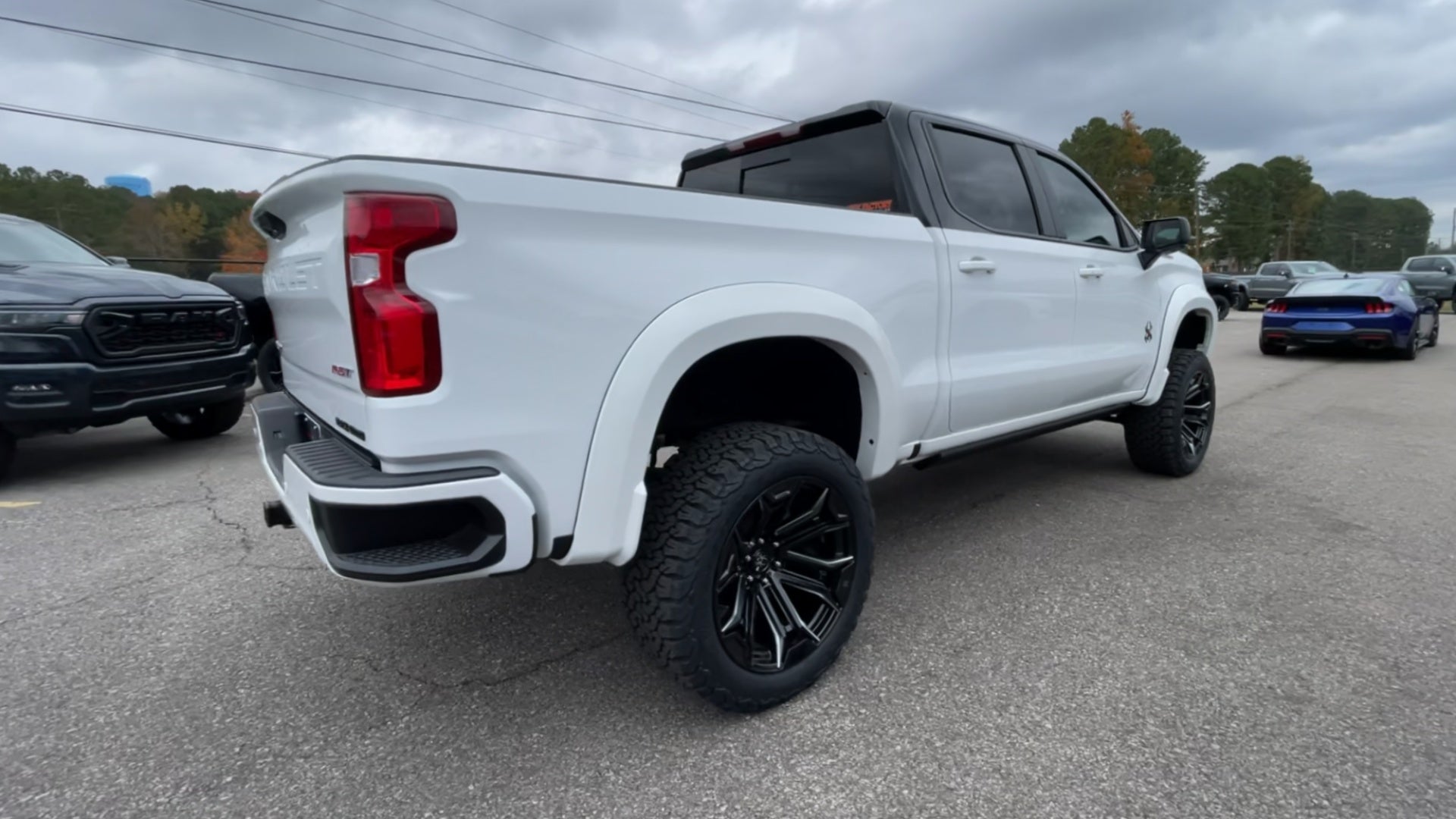 Vehicle Image 8