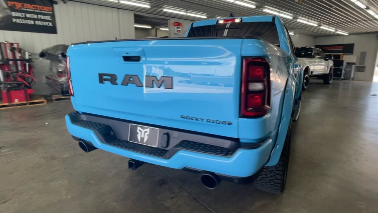 Vehicle Image 8