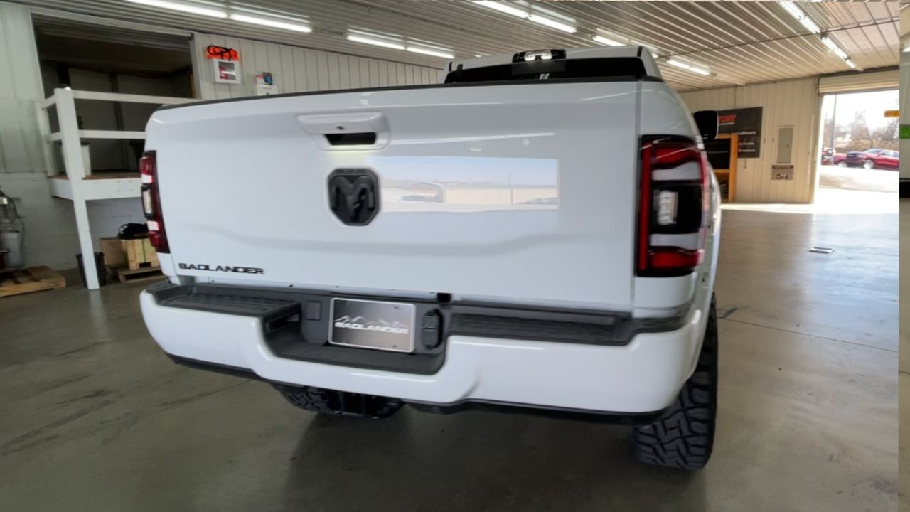 Vehicle Image 8