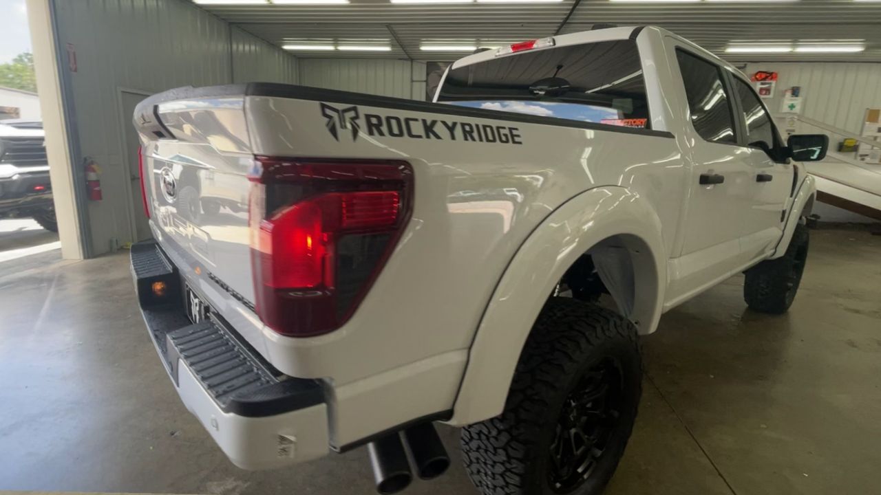 Vehicle Image 8