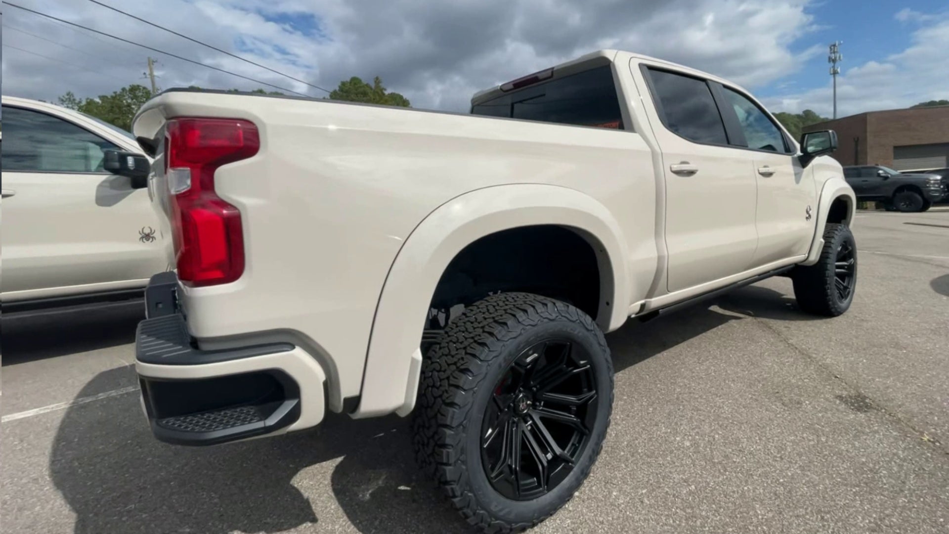 Vehicle Image 8