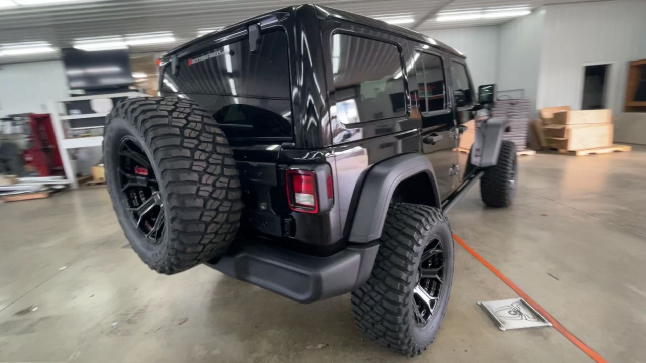 Vehicle Image 8