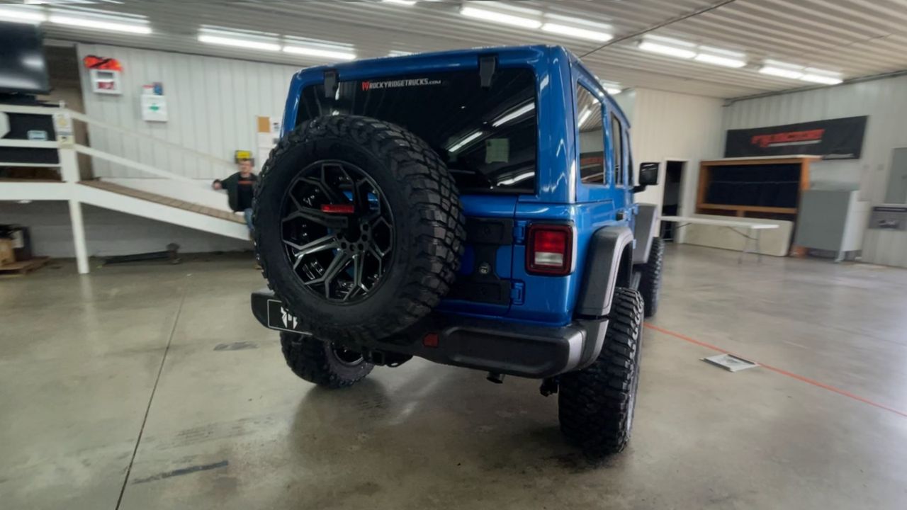 Vehicle Image 8
