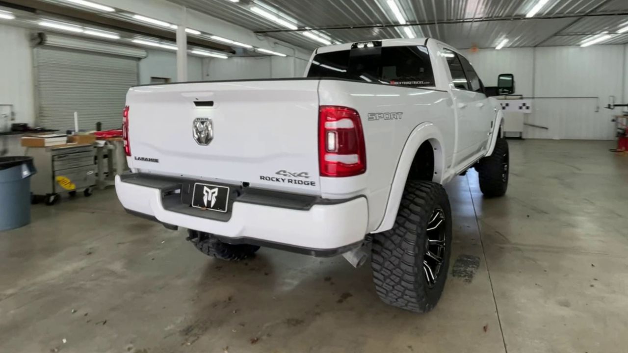Vehicle Image 8