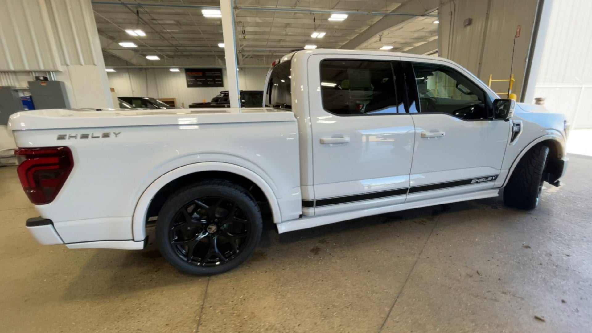 Vehicle Image 9