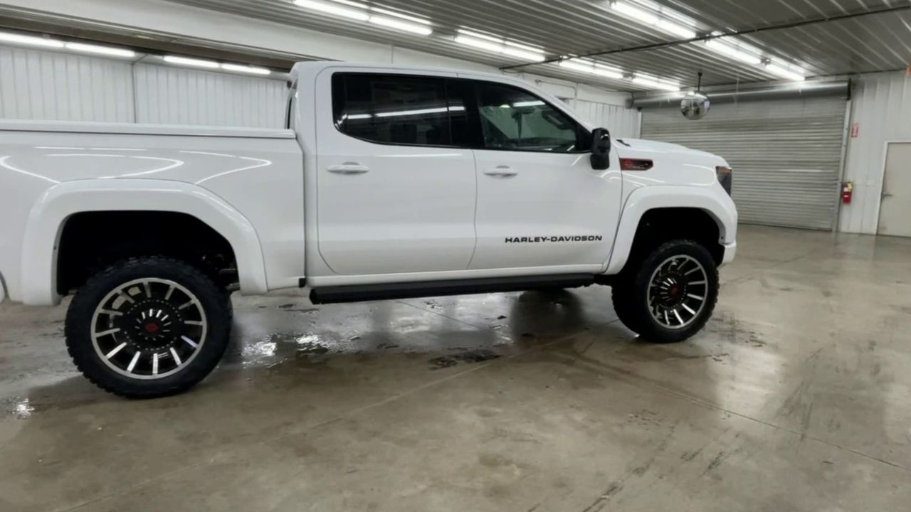 Vehicle Image 9
