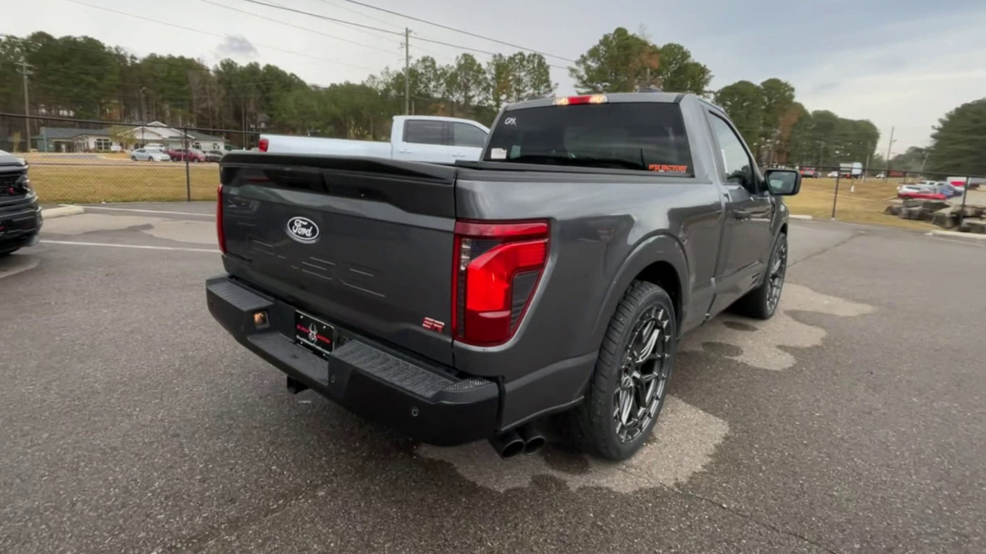 Vehicle Image 9