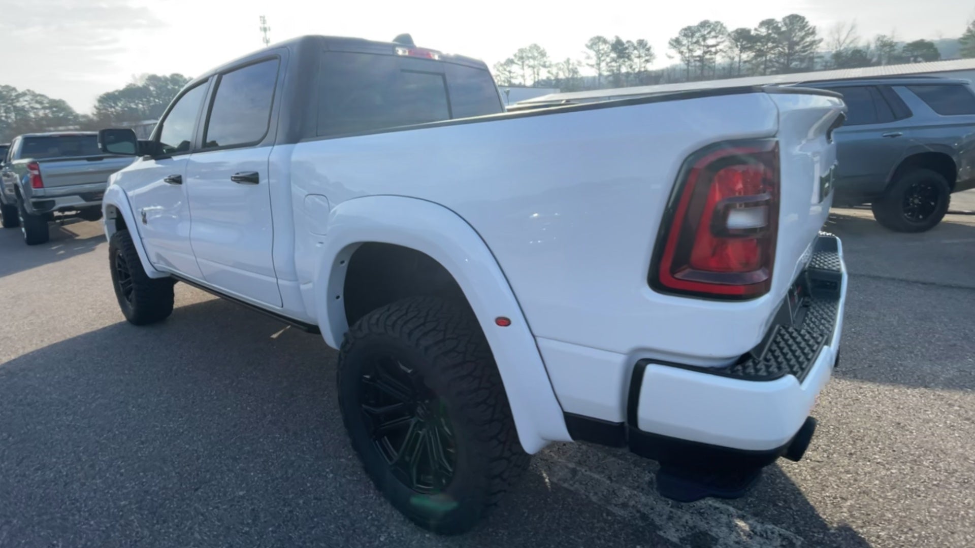 Vehicle Image 9
