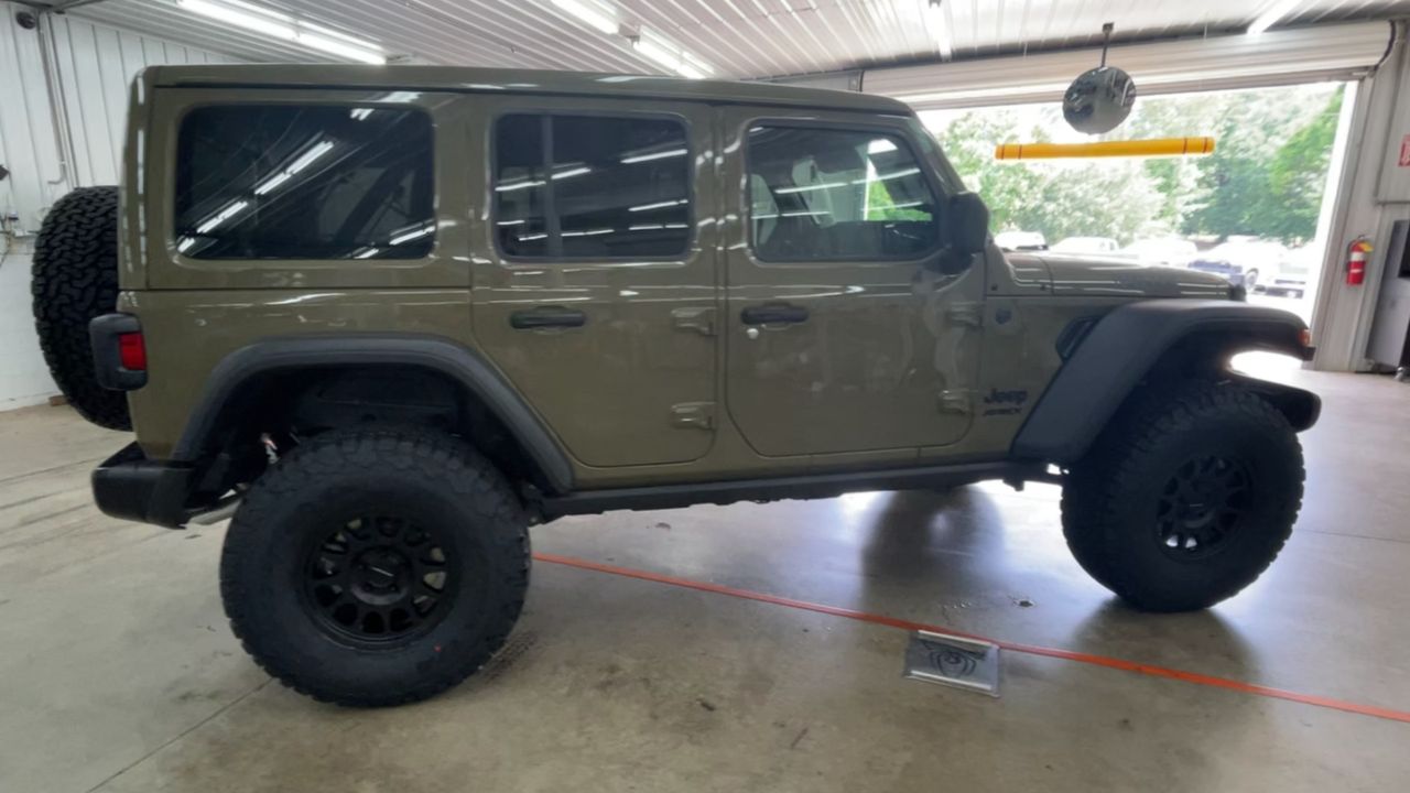 Vehicle Image 9