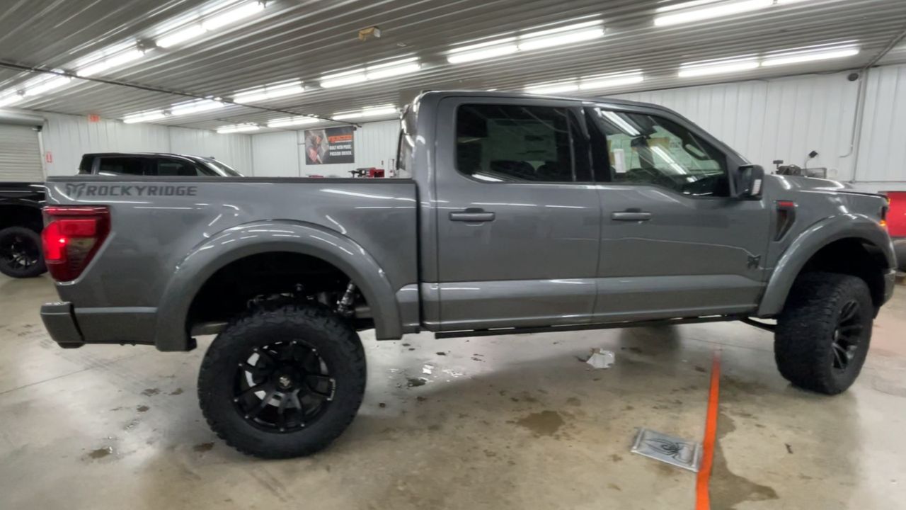 Vehicle Image 9