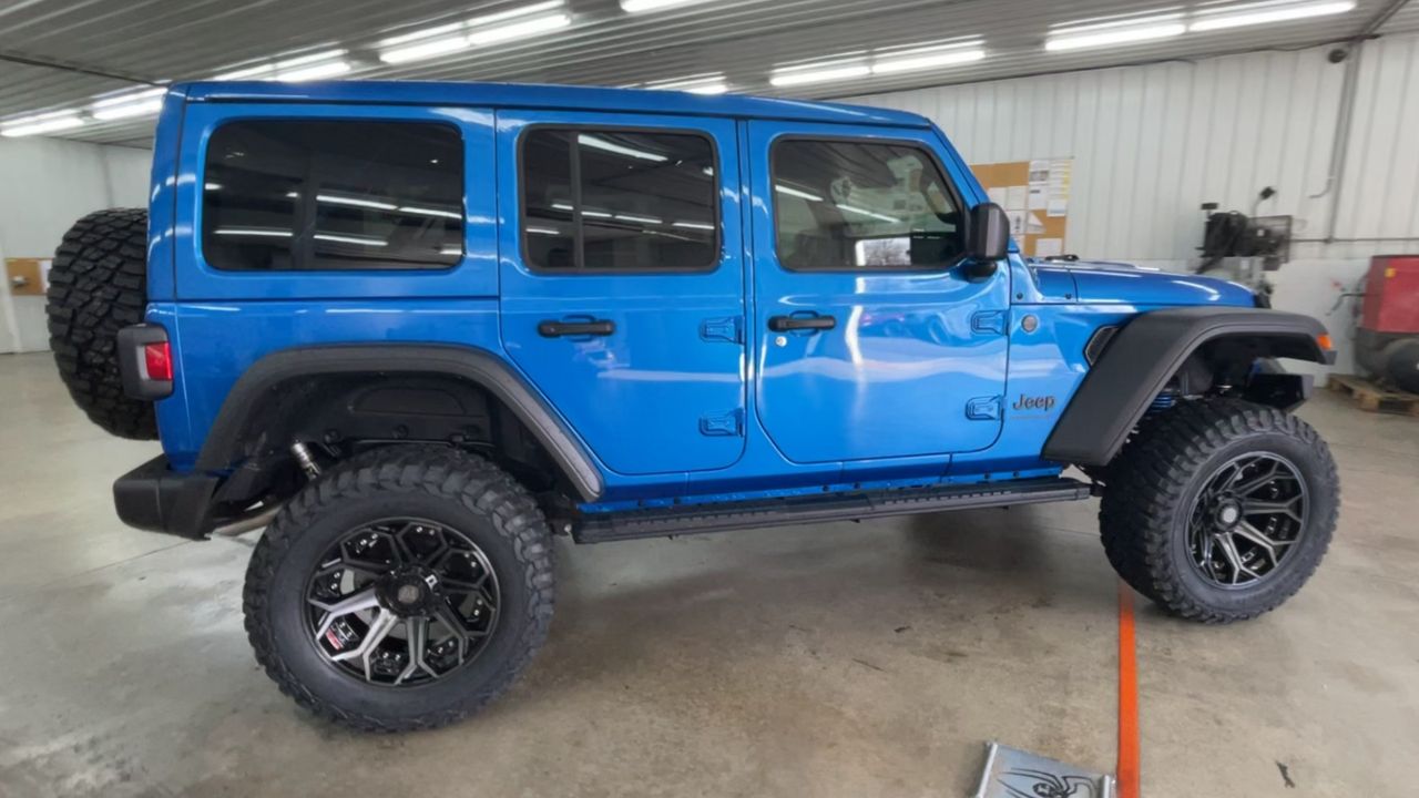 Vehicle Image 9