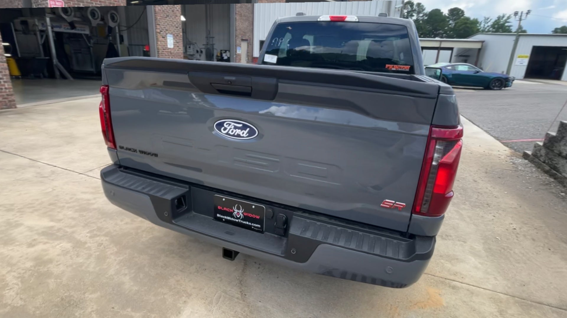 Vehicle Image 9