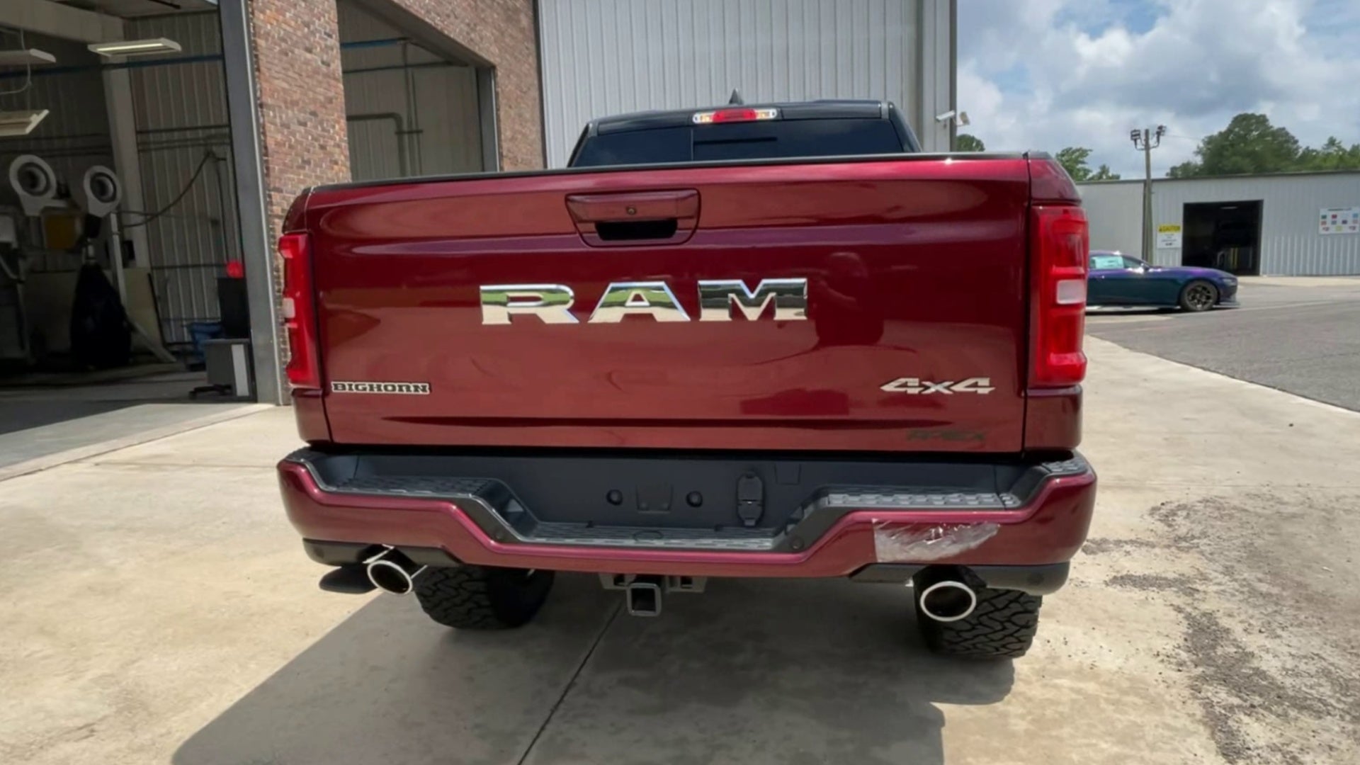 Vehicle Image 9