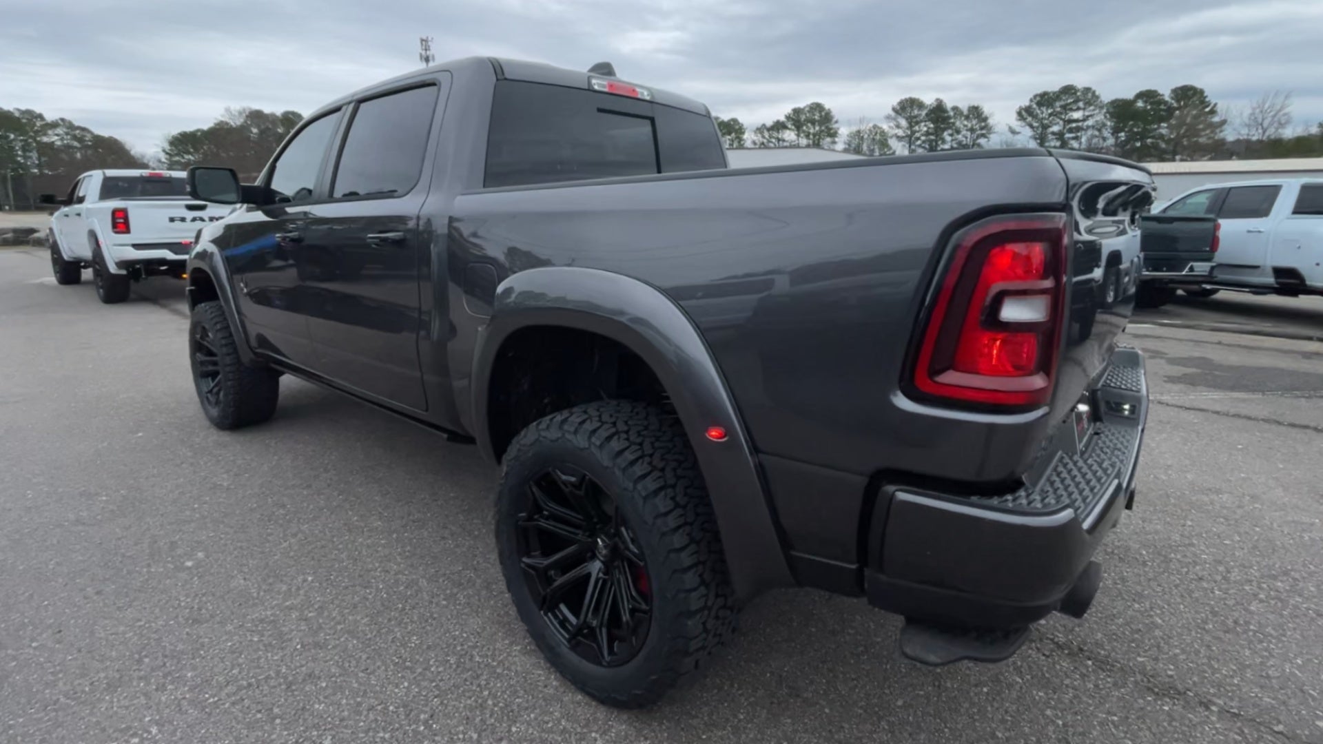 Vehicle Image 9