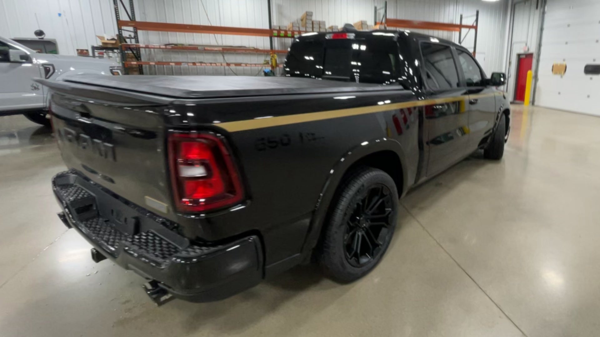Vehicle Image 9