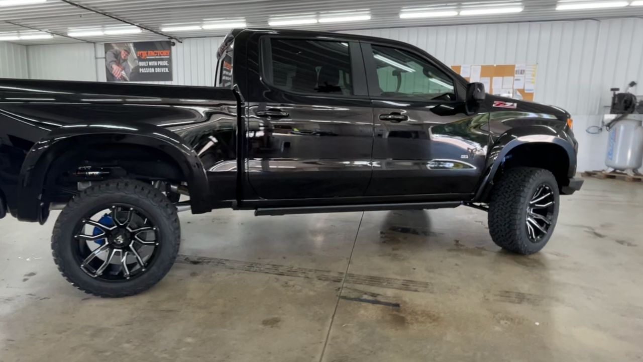 Vehicle Image 9