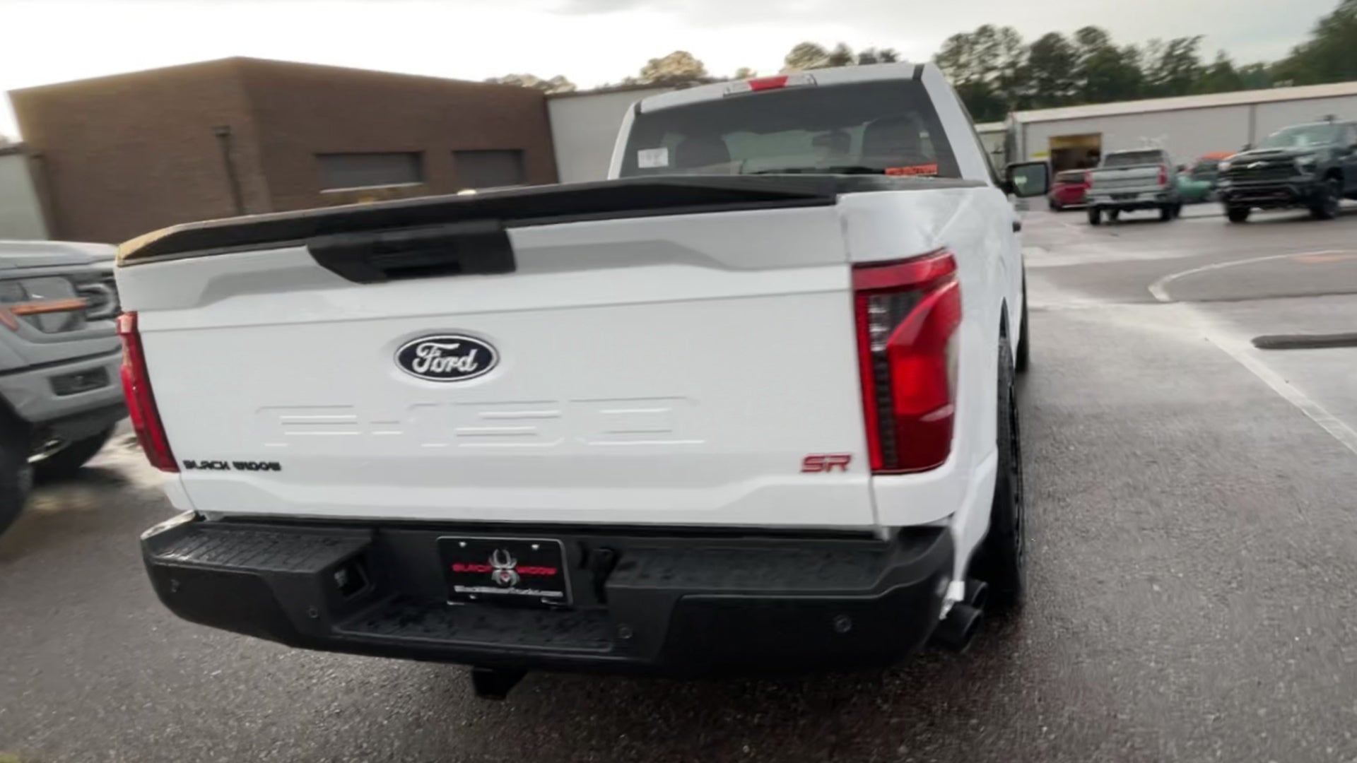 Vehicle Image 9