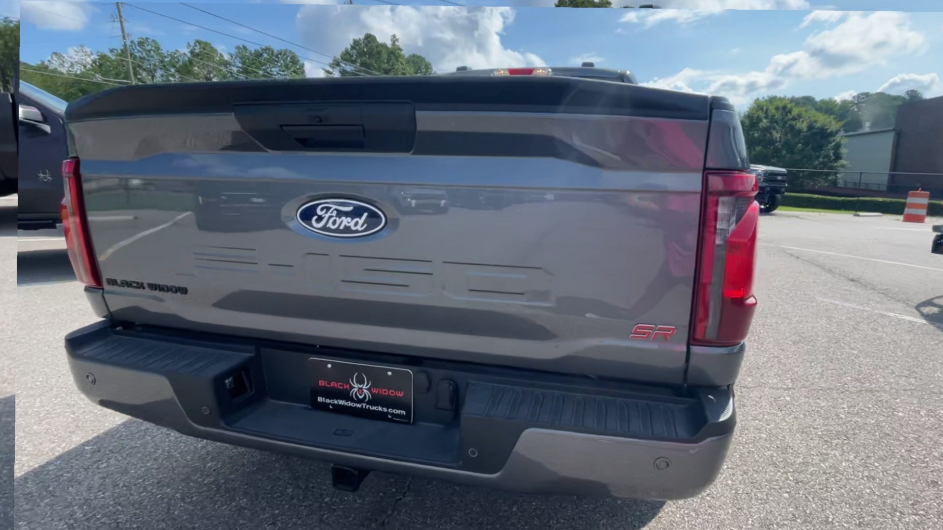 Vehicle Image 9