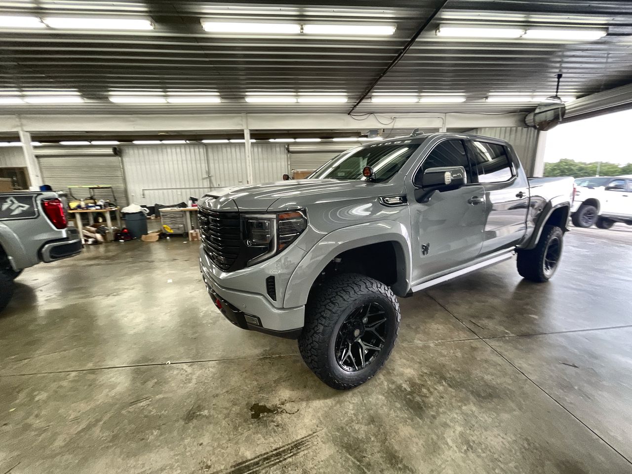 Vehicle Image 4