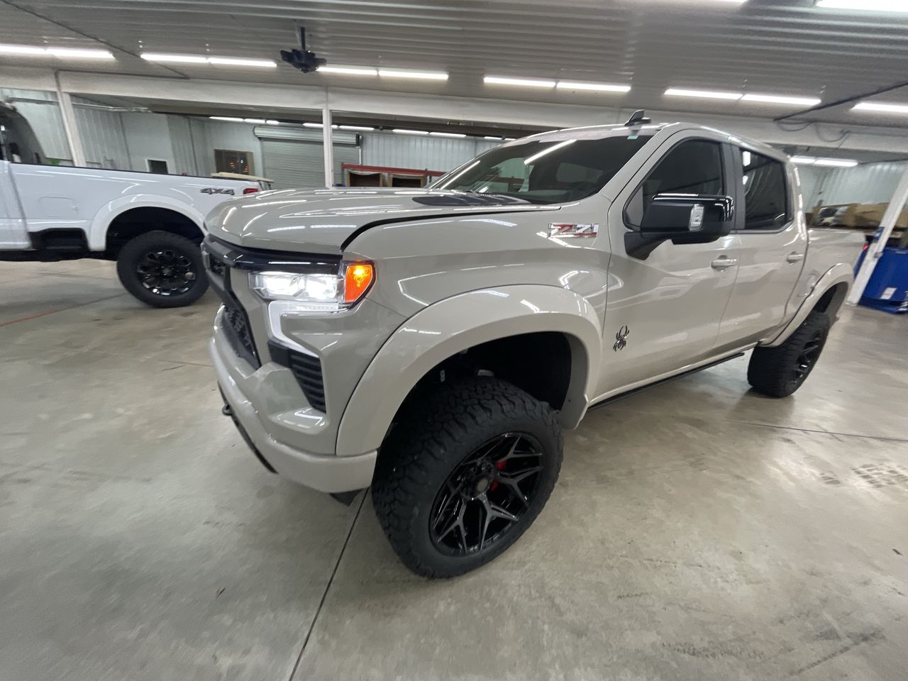 Vehicle Image 4