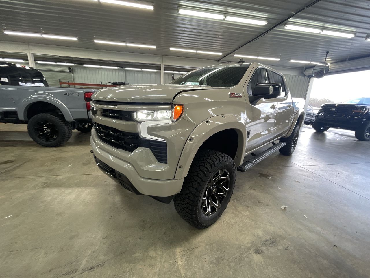 Vehicle Image 4