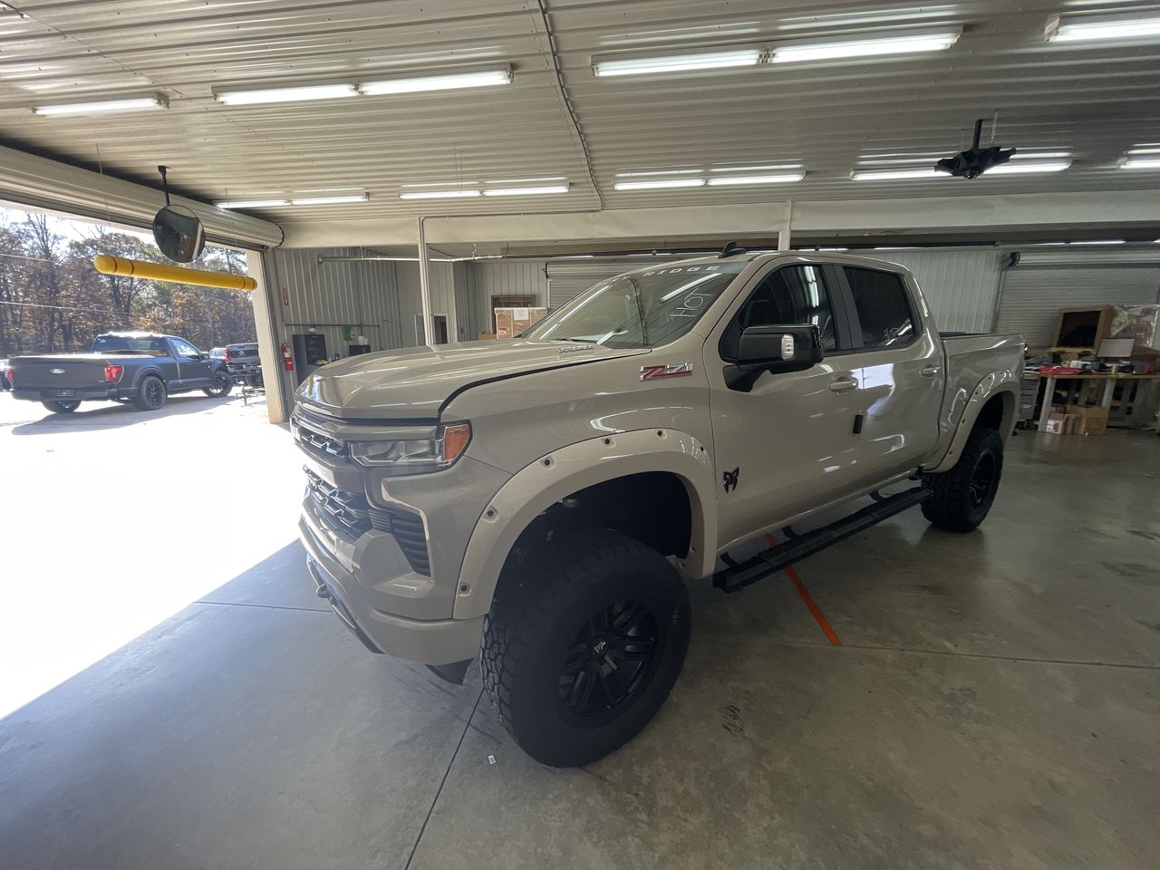 Vehicle Image 4