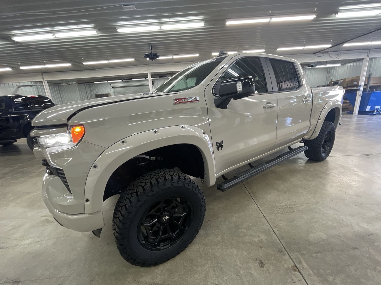 Vehicle Image 4